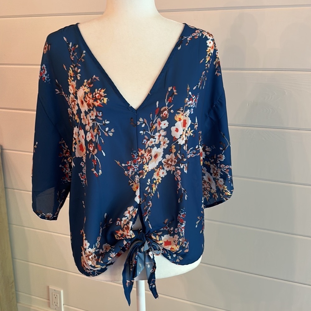 Floral Top Medium - Picture 2 of 16